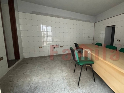 Casa semindipendente a Baiano, 4 locali, 2 bagni, con box, 150 m²