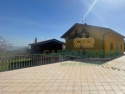 Casa semindipendente a Summonte, 5 locali, 4 bagni, con box, 175 m²