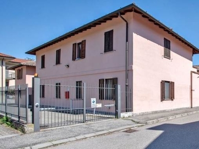 Casa semindipendente a Pavia, 30 locali, arredato, 470 m² in vendita