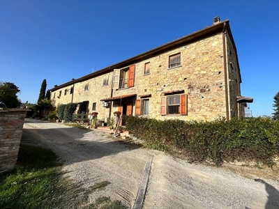 Casale a Gambassi Terme, 10 locali, 5 bagni, giardino privato, 580 m²