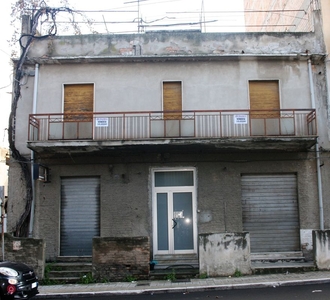 Palazzo in Vendita in Via Nazionale Archi a Reggio Calabria