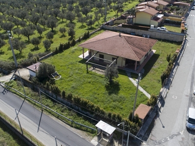 Palazzo in Via Giangurgolo, Catanzaro, 2 locali, 7 bagni, 400 m²