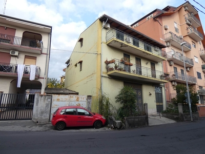 Palazzo in Via Poggio del lupo 101, Misterbianco, 8 locali, 2 bagni