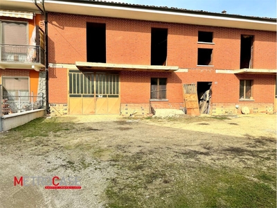 Porzione di casa in Borgata Valle del Morto 40, Montà, 8 locali