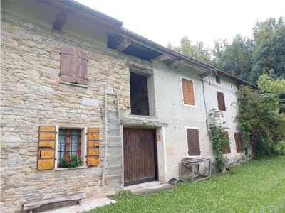 Porzione di casa in Via Ierte, Borgo Valbelluna, 6 locali, 167 m²