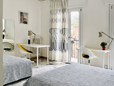 Posto letto in affitto in appartamento con 4 camere da letto a Padova