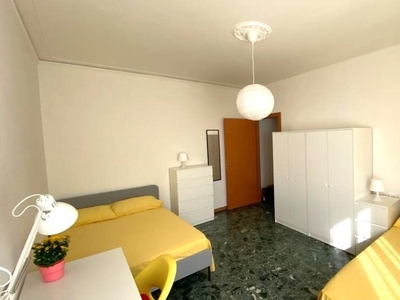 Posto letto in affitto in appartamento con 5 camere da letto a Padova