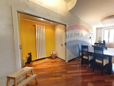 Quadrilocale in Piazzale Isidoro Pestarino, Genova, 2 bagni, 91 m²