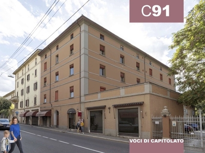 Quadrilocale in Via Castiglione, Bologna, 2 bagni, giardino in comune