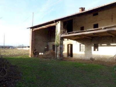 Rustico a Boves, 14 locali, con box, arredato, 617 m², 1 balcone