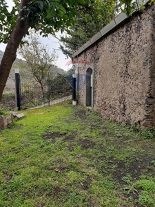 Rustico in Via Castagne, Piedimonte Etneo, 2 locali, 1 bagno, 50 m²