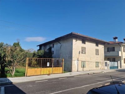 Rustico in Via I° Maggio 84, Savogna d'Isonzo, 10 locali, 337 m²