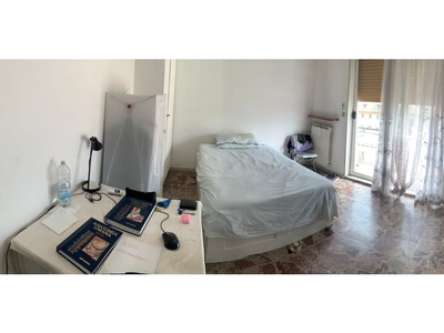 Stanza in affitto in appartamento con 3 camere da letto a Tor Vergata, Roma