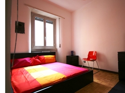 Stanza in affitto in appartamento con 5 camere da letto a Lima, Milano