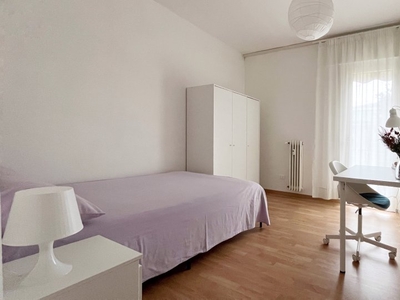 Stanza in affitto in un appartamento con 4 camere da letto a Padova
