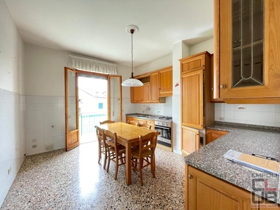 Trilocale a Empoli, 1 bagno, 70 m², 2° piano, buono stato in vendita