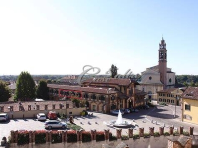 Trilocale in Piazza castello, Carimate, 2 bagni, 105 m², 1° piano