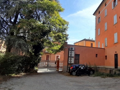 Trilocale in Via Castiglione 91, Bologna, 2 bagni, giardino in comune