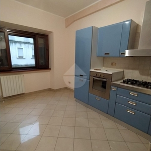 Trilocale in VIA LOMBARDIA, Cassino, 1 bagno, arredato, 65 m²