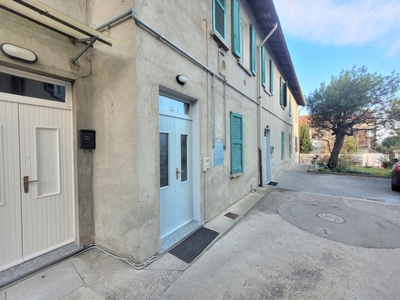 Trilocale in Via San Giovanni da Meda, Como, 1 bagno, 68 m², 1° piano