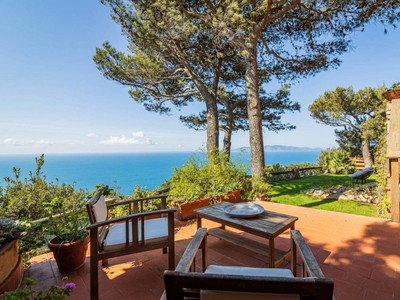 Villa a Monte Argentario, 7 locali, 3 bagni, giardino privato, garage