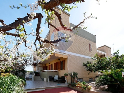 Villa a schiera in Via Mauro Buonvino, Bari, 6 locali, 3 bagni, 174 m²