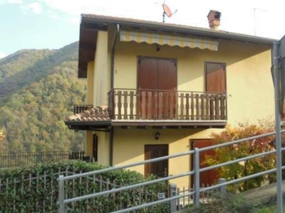 Villa a schiera in Via Vittorio Emanuele, Strozza, 7 locali, garage
