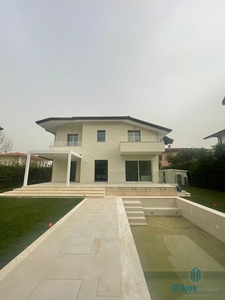 Villa arredata in affitto, Pietrasanta marina di