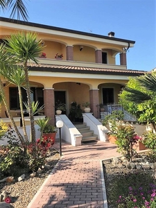 Villa in Vendita in a Trani
