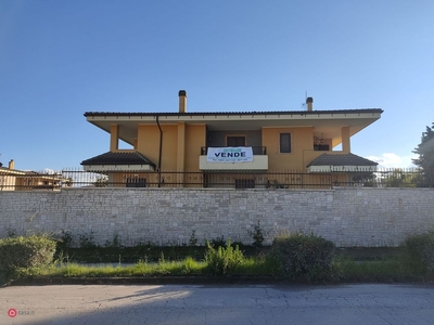 Villa in Vendita in Via Capirro I a Trani