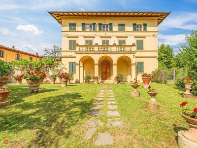 Villa in Vendita in Viale Bruno Buozzi 2 a Arezzo