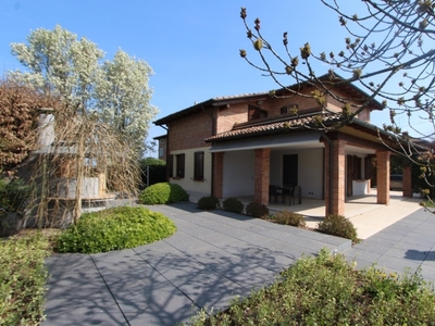 Villa in Via Augusto Ferrari, Valsamoggia, 9 locali, 319 m² in vendita