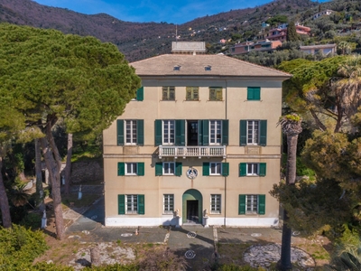 Villa in Via Cavour 104, Recco, 30 locali, posto auto, 747 m²