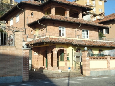 Villa in Via Coniolo 15, Fossano, 10 locali, 3 bagni, giardino privato