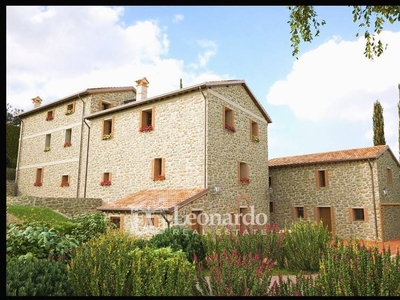 Villa in Via del Castellare in zona Corsanico a Massarosa