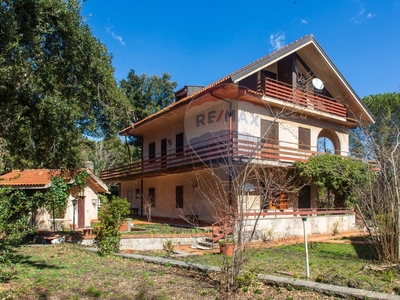 Villa in Via Della Regione, Pedara, 10 locali, 4 bagni, con box