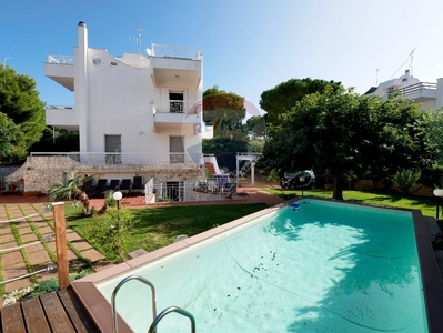 Villa in Via Luigi Colonna, Bari, 6 locali, 3 bagni, giardino privato