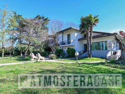Villa in VIA ROMA, Treviglio, 5 locali, 4 bagni, giardino privato