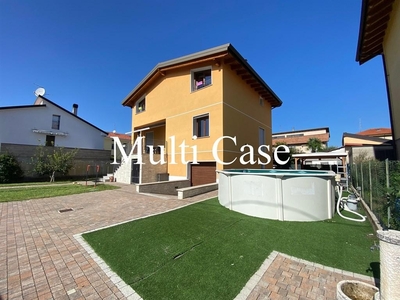 Villa in Villa, Mozzate, 7 locali, 2 bagni, con box, 310 m², terrazzo