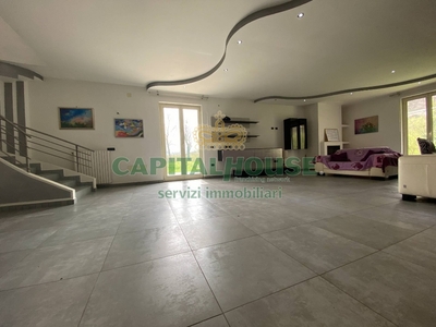 Villa singola a Montoro, 4 locali, 4 bagni, con box, 197 m², terrazzo