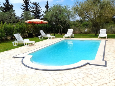 Villa con 3 stanze con piscina privata, giardino recintato e Wifi a Noto