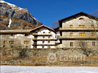 Albergo in Vendita in Via Monte Rosa a Gressoney-Saint-Jean