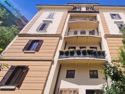 Appartamento a Trieste, 5 locali, 2 bagni, 205 m², 2° piano, ascensore