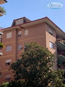 Appartamento con terrazzo, Roma laurentino