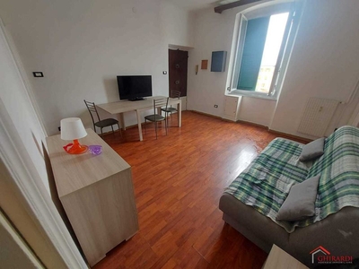 Appartamento in Affitto a Genova, zona Sestri Ponente, 800€, 93 m², arredato
