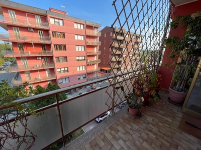 Appartamento in Vendita a Alessandria, zona Galimberti, 105'000€, 138 m², arredato