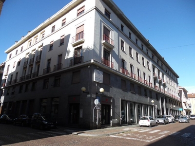 Appartamento in Vendita a Biella, 100'000€, 245 m²