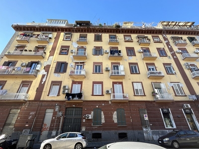Appartamento in Vendita a Napoli, 310'000€, 165 m²