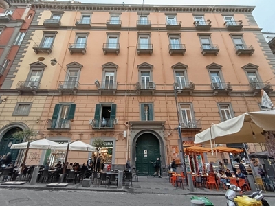Appartamento in vendita a Napoli Duomo