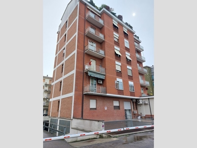Appartamento in Vendita a Piacenza, 129'000€, 113 m², con Box
